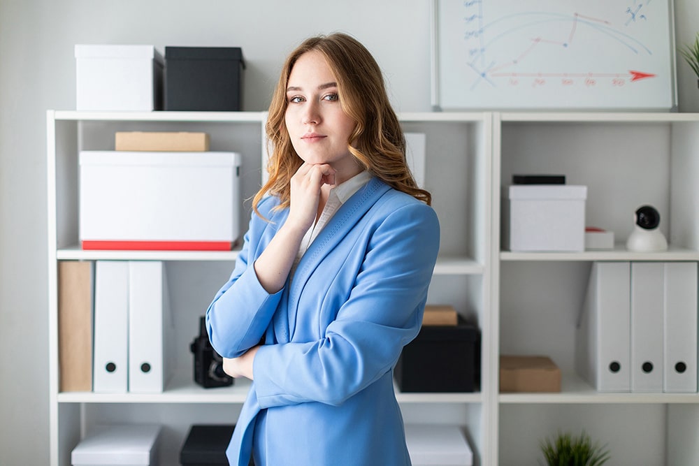 Busineesswoman with her hand under her chin.