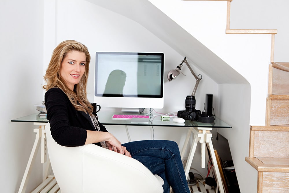 Woman sitting at the desk.